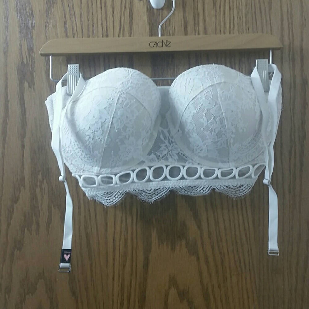 White strapless Victoria's Secret bra 32DDD
